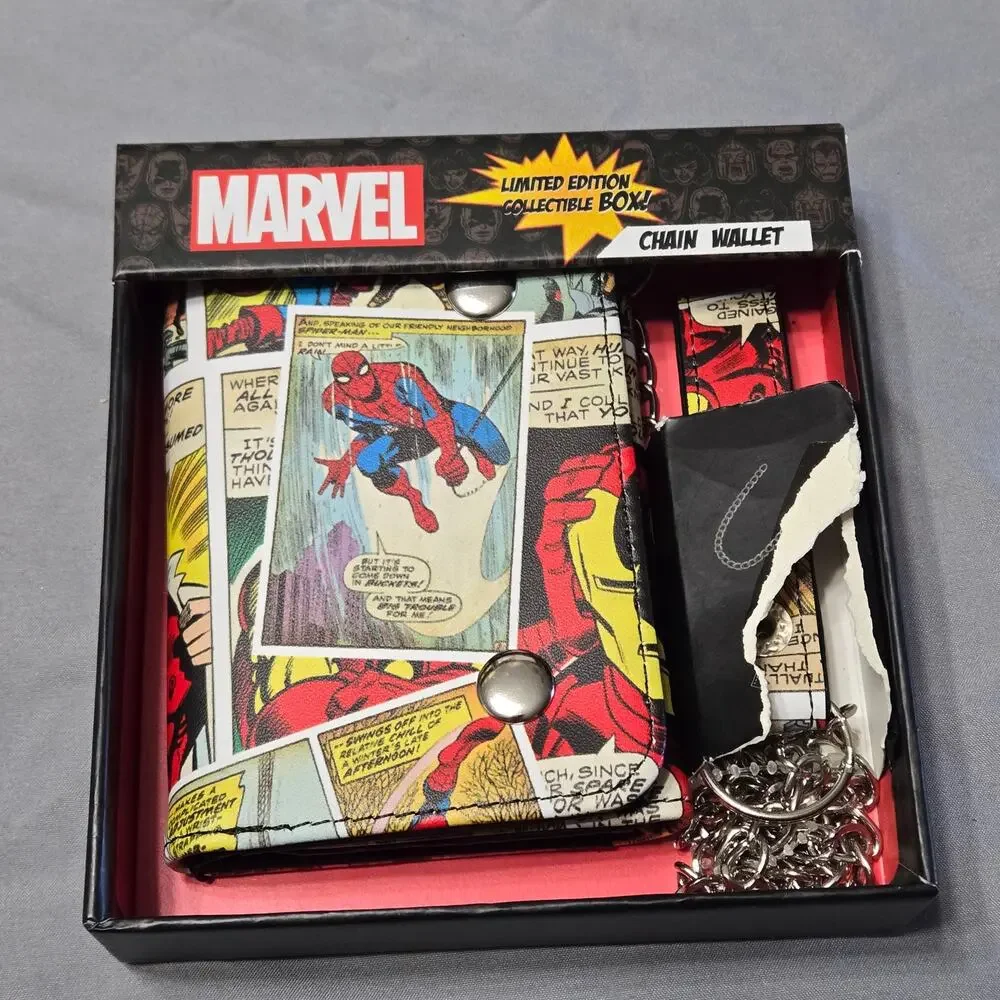 Marvel Spider-Man Swinging Comics Limited Edition Chain Wallet Box Set